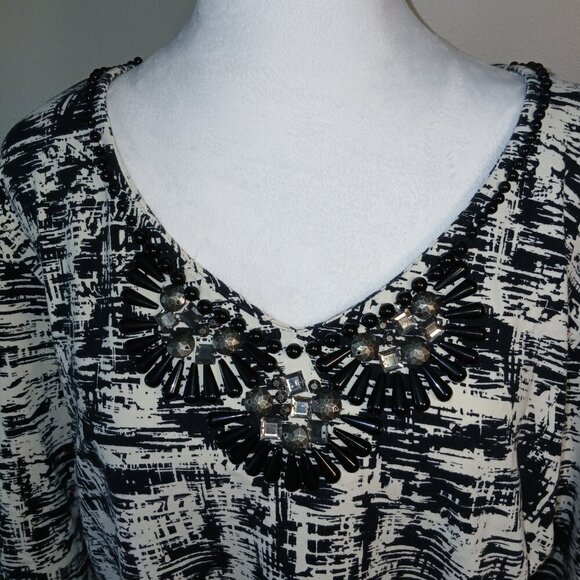 RUBY RD V-NECK PULLOVER, BLACK AND WHITE DESIGN, JEWEL NECK, XL - Picture 2 of 8